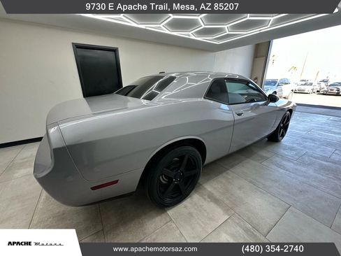 Used 2014 Dodge Challenger SXT image 7