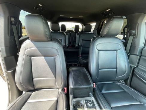 Used 2020 Ford Explorer XLT w/ Equipment Group 202A AWD/4WD image 30