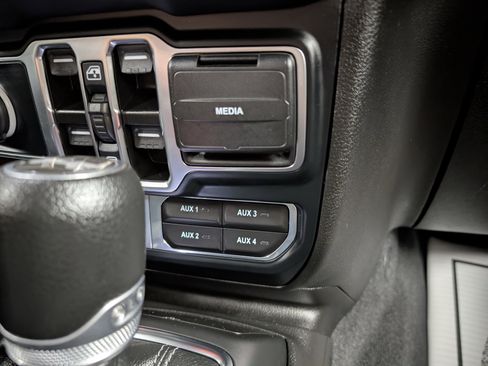 Used 2024 Jeep Wrangler Unlimited Rubicon image 13