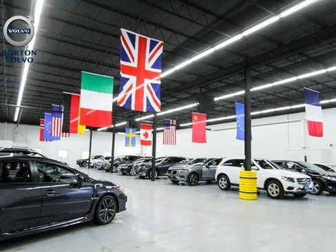 Certified 2025 Volvo XC40 B5 Core image 36