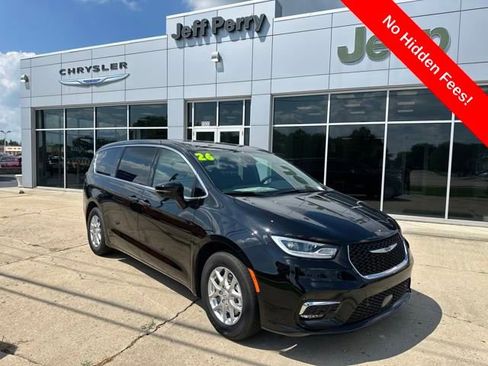 New 2026 Chrysler Pacifica Select image 1