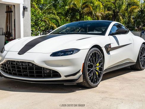 Used 2022 Aston Martin V8 Vantage Coupe image 14