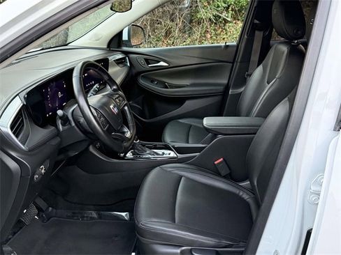 Used 2024 Buick Encore GX Sport Touring image 10