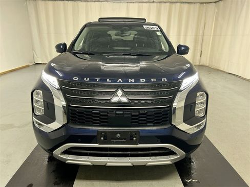 Used 2023 Mitsubishi Outlander SE image 3