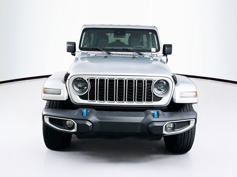 Used 2024 Jeep Wrangler Unlimited Sahara AWD/4WD image 2