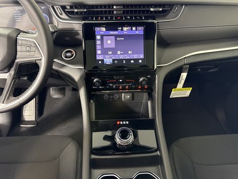 New 2025 Jeep Grand Cherokee Laredo X image 25