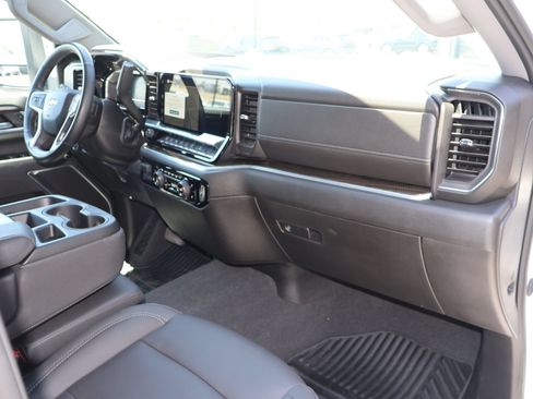 Used 2025 Chevrolet Silverado 3500 LT w/ Safety Package AWD/4WD image 32