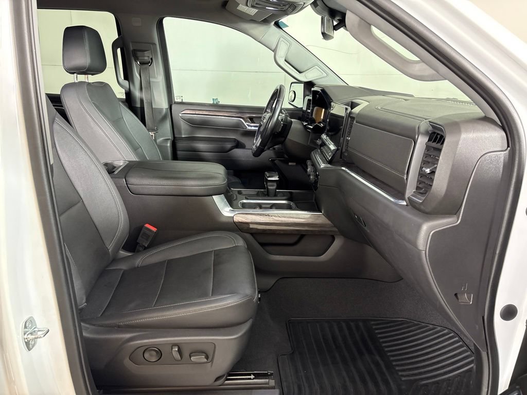 Used 2023 Chevrolet Silverado 1500 LTZ AWD/4WD image 23