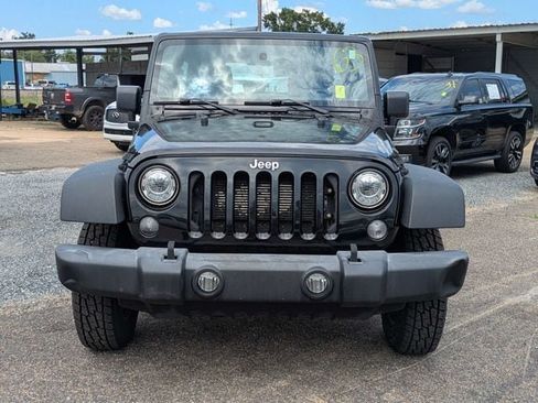 Used 2017 Jeep Wrangler Unlimited Sport w/ Connectivity Group AWD/4WD image 9