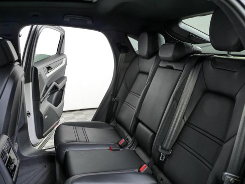 New 2026 Porsche Cayenne Coupe AWD/4WD image 23