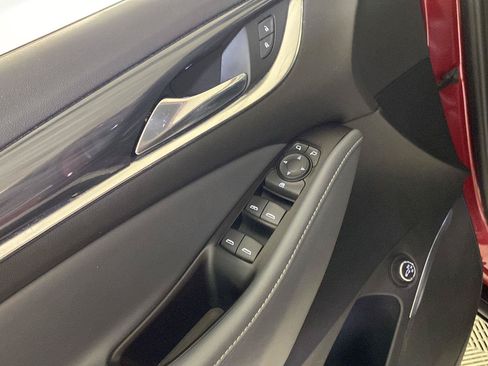 Used 2019 Buick Enclave Essence FWD image 4