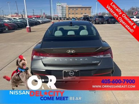 Used 2025 Hyundai Elantra Limited FWD image 4