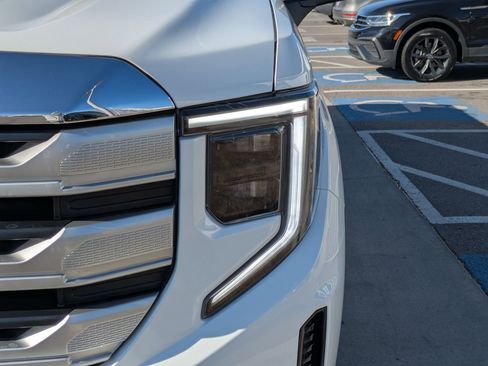 Used 2023 GMC Sierra 1500 SLE image 13