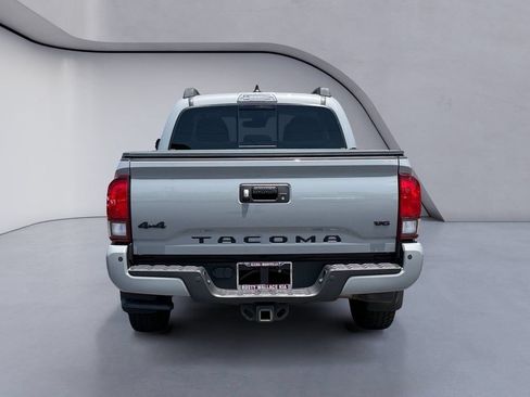 Used 2021 Toyota Tacoma SR5 AWD/4WD image 4