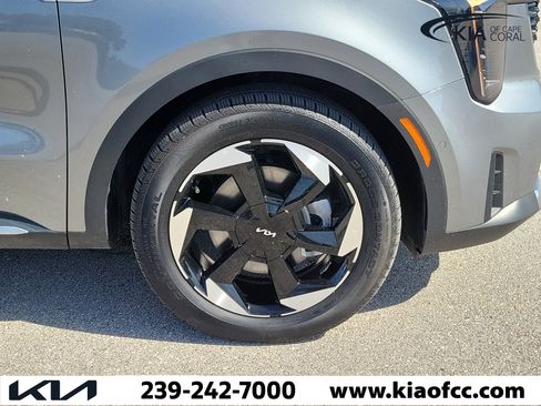 Certified 2025 Kia Sorento SX Prestige AWD/4WD image 7