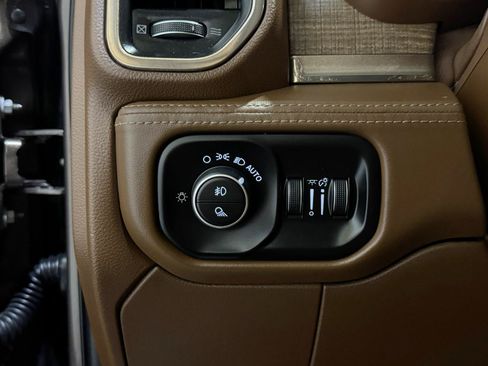 Used 2020 RAM 2500 Limited AWD/4WD image 32