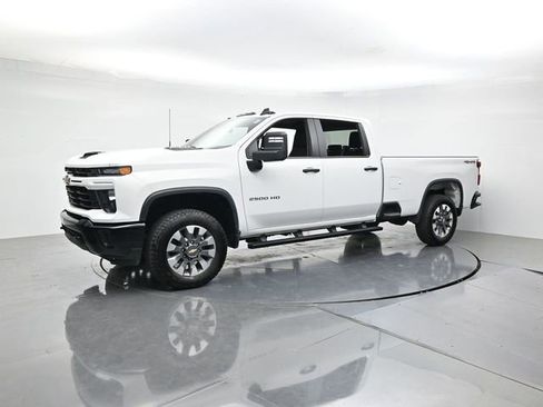 Used 2025 Chevrolet Silverado 2500 Custom AWD/4WD image 5