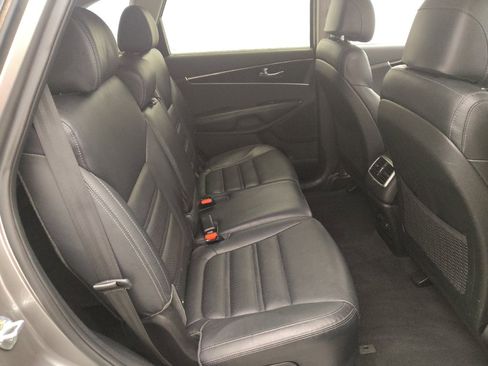 Used 2017 Kia Sorento EX image 19