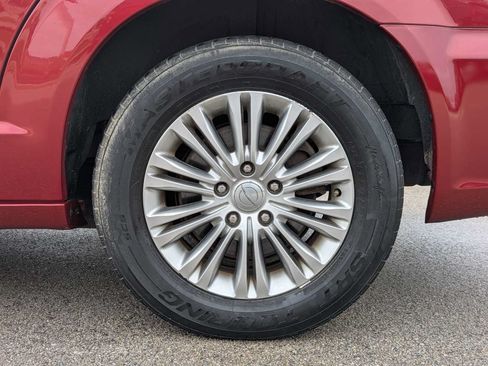 Used 2016 Chrysler Town & Country Touring-L FWD image 12