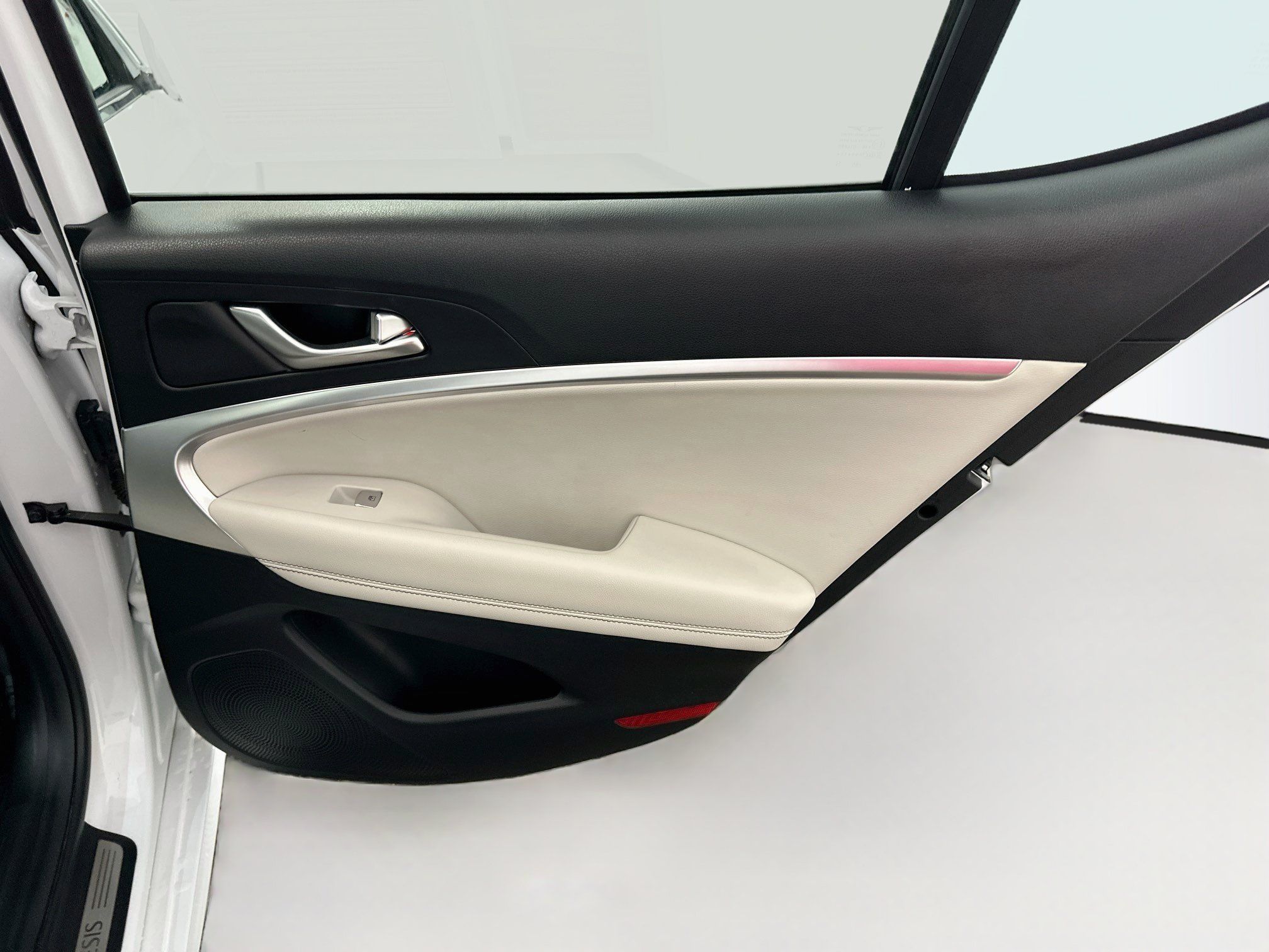 Used 2025 Genesis G70 2.5T AWD/4WD image 31