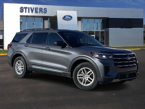 Used 2025 Ford Explorer Active RWD image 1
