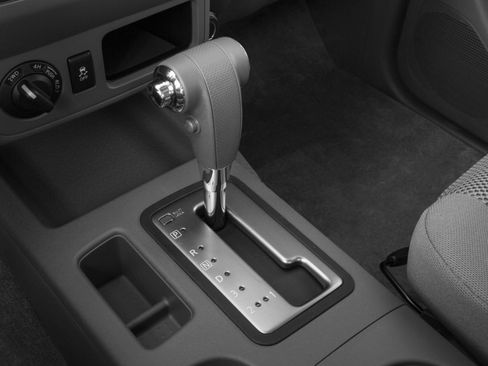 Used 2016 Nissan Frontier SV image 8