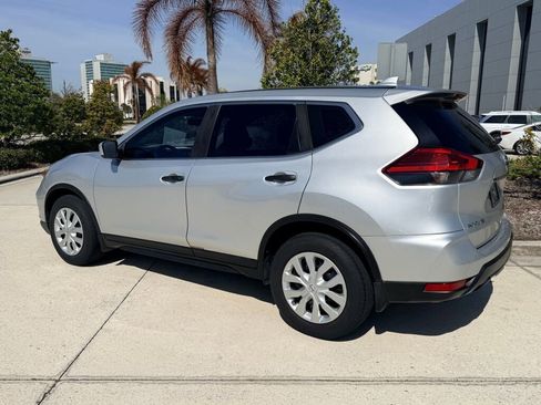 Used 2017 Nissan Rogue S image 2