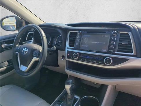 Used 2016 Toyota Highlander XLE image 27