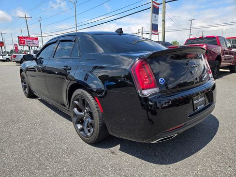 Used 2022 Chrysler 300 S w/ Safetytec Plus Group RWD image 6
