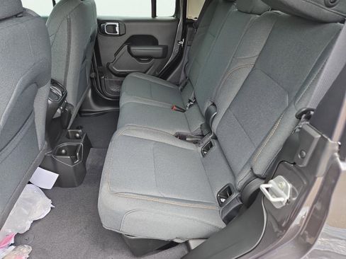 New 2025 Jeep Gladiator Sport image 18