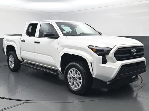 Used 2025 Toyota Tacoma SR RWD image 3