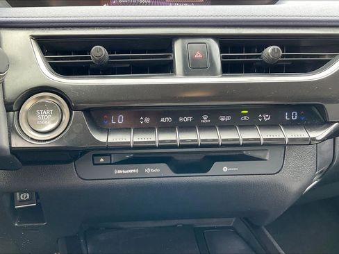 Used 2019 Lexus UX 200 image 31