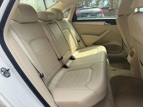 Used 2012 Volkswagen Passat 2.5 SE FWD image 19