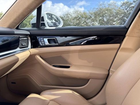 Used 2018 Porsche Panamera 4 image 22