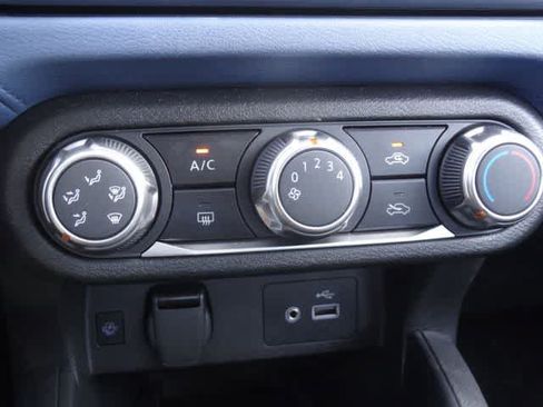 Used 2025 Nissan Versa SV FWD image 24
