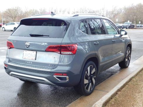Used 2024 Volkswagen Taos SEL image 4