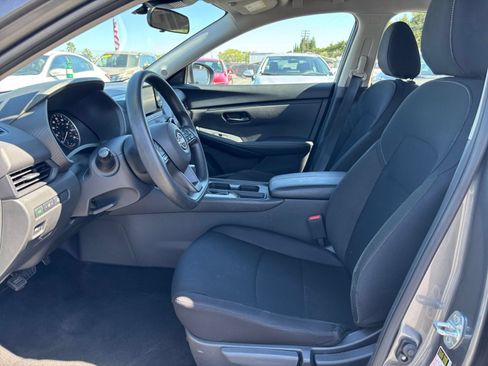 Used 2025 Nissan Sentra S FWD image 22
