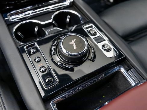 Used 2022 Rolls-Royce Cullinan image 28