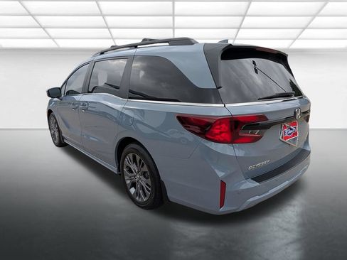 Used 2025 Honda Odyssey Touring image 2