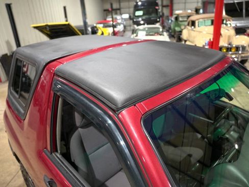 Used 1999 Chevrolet Tracker 2WD Convertible w/ Preferred Equipment Group 2 image 19