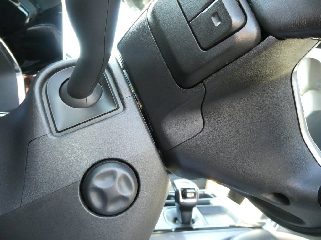 Used 2022 Chevrolet Silverado 1500 ZR2 w/ Technology Package AWD/4WD image 30