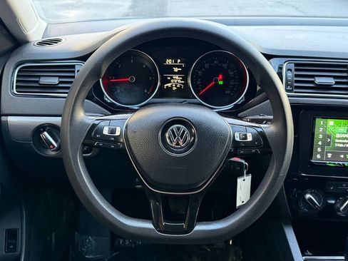 Used 2015 Volkswagen Jetta TDI S image 18