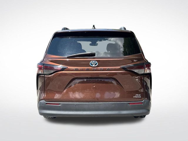 Used 2023 Toyota Sienna XLE FWD image 4