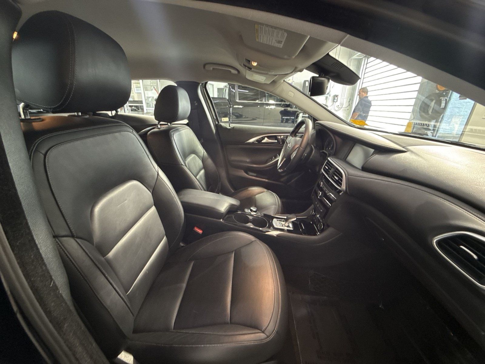 Used 2018 INFINITI QX30 FWD image 27