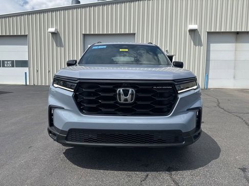 Certified 2025 Honda Pilot Black Edition image 2
