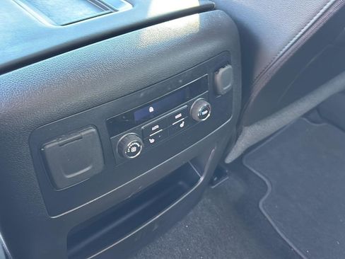 Used 2018 GMC Yukon SLT w/ HD Trailering Package image 17