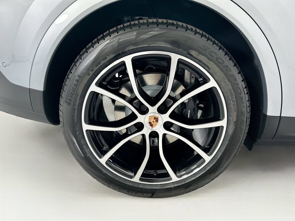 Used 2026 Porsche Cayenne AWD/4WD image 33