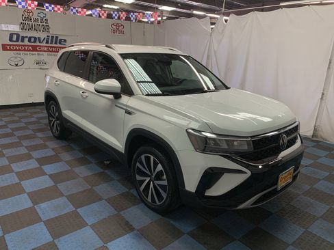 Used 2024 Volkswagen Taos SE image 7