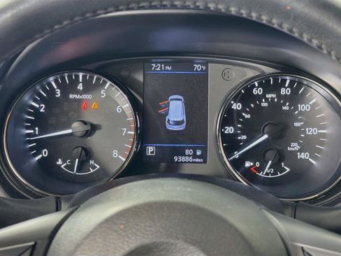 Used 2018 Nissan Rogue SV AWD/4WD image 18