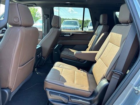 Certified 2025 Chevrolet Tahoe High Country w/ Sun And Tow Package AWD/4WD image 19